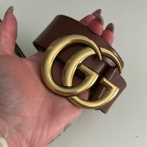 Women’s Gucci belt. Like new. Comes with belt bag and box.